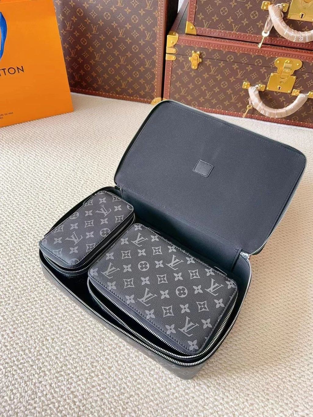 LV IN 3 MAKE POUCH 1 SET CUSTOM UP 0708